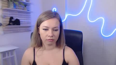 Snapshot of holly_bb95 chatting on 24, 1, 2025 Holly online show from 24, 1, 2025