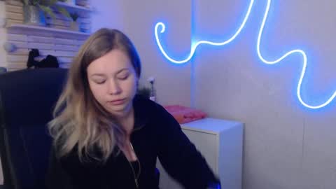 Snapshot of holly_bb95 chatting on 5, 2, 2025 Holly online show from 5, 2, 2025