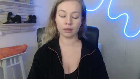 Snapshot of holly_bb95 chatting on 7, 2, 2025 Holly online show from 7, 2, 2025