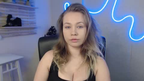 Snapshot of holly_bb95 chatting on 11, 2, 2025 Holly online show from 11, 2, 2025