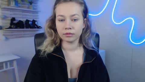Snapshot of holly_bb95 chatting on 13, 2, 2025 Holly online show from 13, 2, 2025