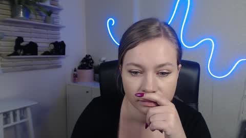 Snapshot of holly_bb95 chatting on 27, 2, 2025 Holly online show from 27, 2, 2025