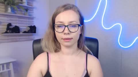 Snapshot of holly_bb95 chatting on 7, 3, 2025 Holly online show from 7, 3, 2025