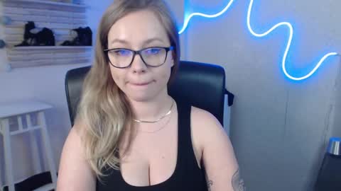 Snapshot of holly_bb95 chatting on 10, 3, 2025 Holly online show from 10, 3, 2025