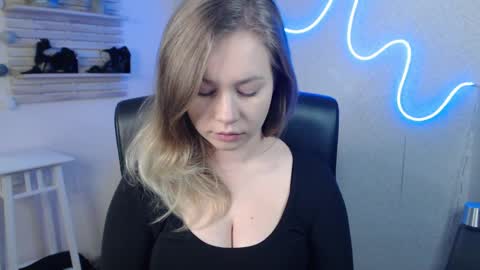 Snapshot of holly_bb95 chatting on 11, 3, 2025 Holly online show from 11, 3, 2025