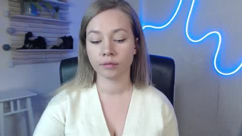 Snapshot of holly_bb95 chatting on 12, 3, 2025 Holly online show from 12, 3, 2025
