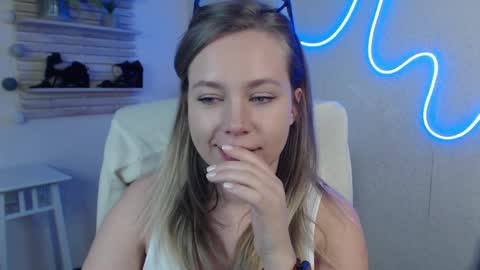 Snapshot of holly_bb95 chatting on 12, 3, 2025 Holly online show from 12, 3, 2025