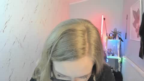 Snapshot of holly_bb95 chatting on 8, 10, 2025 Holly online show from 8, 10, 2025