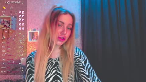 holly_molly8 online show from 17, 1, 2025