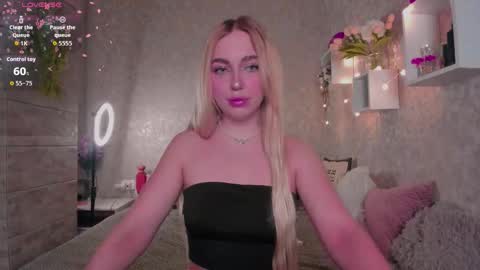 holly_molly8 online show from 15, 11, 2025