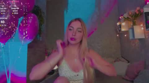 holly_molly8 online show from 18, 2, 2026