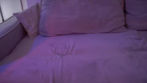 Snapshot of holly_molly_69 chatting on 24, 10, 2025 Molly online show from 24, 10, 2025