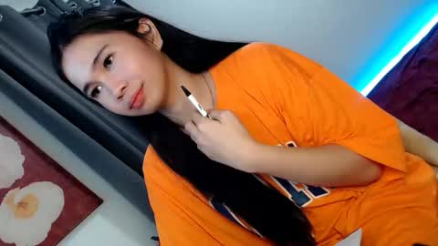 Snapshot of holly_sasa chatting on 29, 4, 2026 Sasa online show from 29, 4, 2026