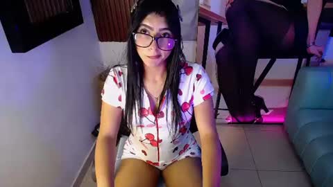 Snapshot of holly_watson_ chatting on 12, 6, 2026 Holly Wastson online show from 12, 6, 2026