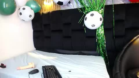 Snapshot of holly_watson_ chatting on 20, 6, 2026 Holly Wastson online show from 20, 6, 2026