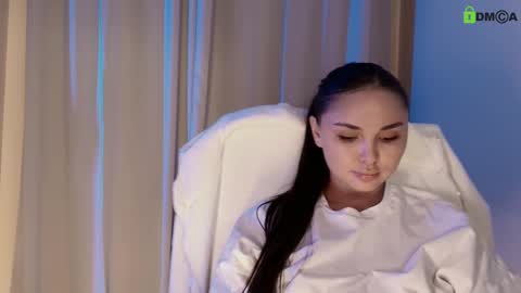 hollyextra online show from 8, 2, 2025