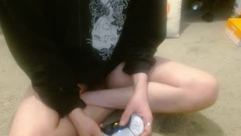 Holly Hawkes online show from 17, 4, 2026