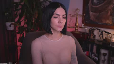 Snapshot of hollylinder_ chatting on 19, 7, 2026 Holly Linder online show from 19, 7, 2026
