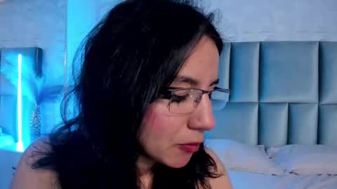 hollypeach_ online show from 12, 2, 2026