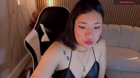 Snapshot of hollypeytoon chatting on 5, 11, 2025 Holly online show from 5, 11, 2025