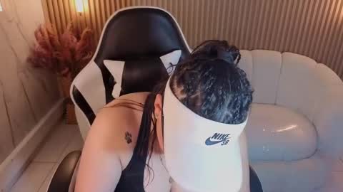 Holly  online show from 15, 11, 2025