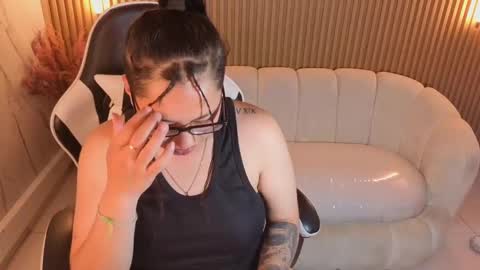 Holly  online show from 19, 11, 2025