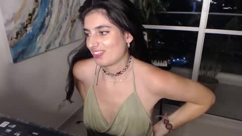 hollyshit_ online show from 2, 2, 2025