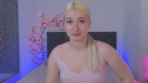 Snapshot of hollytaillor chatting on 14, 4, 2026 HollyTaillor online show from 14, 4, 2026