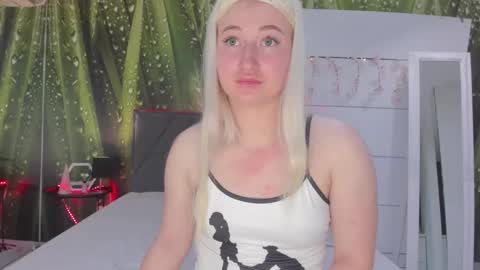 Snapshot of hollytaillor chatting on 19, 4, 2026 HollyTaillor online show from 19, 4, 2026