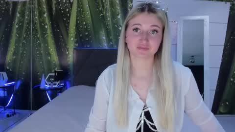 Snapshot of hollytaillor chatting on 16, 5, 2026 HollyTaillor online show from 16, 5, 2026
