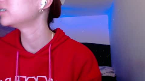 Snapshot of holy_julii chatting on 2, 6, 2026 holy_julii online show from 2, 6, 2026