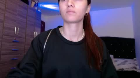 Snapshot of holy_julii chatting on 7, 6, 2026 holy_julii online show from 7, 6, 2026
