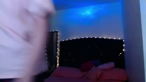 Snapshot of holy_julii chatting on 22, 7, 2026 holy_julii online show from 22, 7, 2026