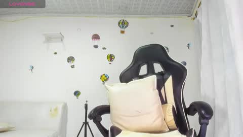Snapshot of holy_sailt chatting on 5, 3, 2025 Holly online show from 5, 3, 2025