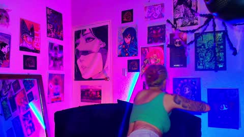Snapshot of holyeva chatting on 4, 12, 2024   online show from 4, 12, 2024