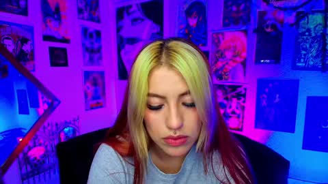 Snapshot of holyeva chatting on 18, 12, 2024   online show from 18, 12, 2024