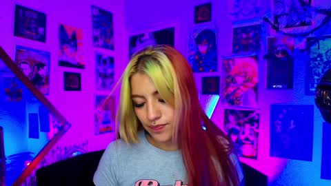 Snapshot of holyeva chatting on 18, 12, 2024   online show from 18, 12, 2024