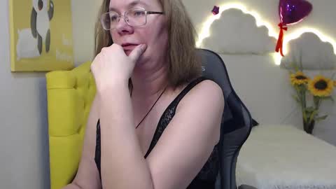 holymilfa online show from 9, 2, 2025