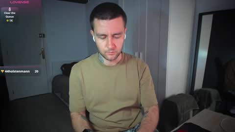 Snapshot of honestandrew chatting on 4, 2, 2025 Andrew online show from 4, 2, 2025