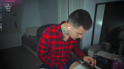 Snapshot of honestandrew chatting on 8, 3, 2025 Andrew online show from 8, 3, 2025