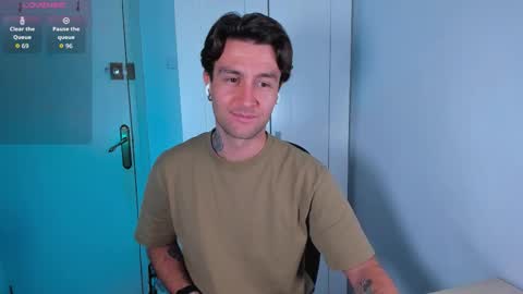 Snapshot of honestandrew chatting on 20, 10, 2025 Andrew online show from 20, 10, 2025