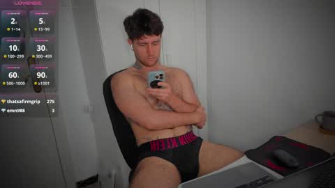 Snapshot of honestandrew chatting on 22, 4, 2026 Andrew online show from 22, 4, 2026
