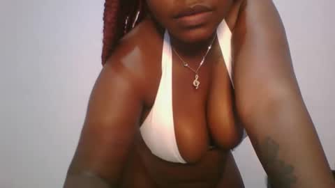 honey_beb online show from 5, 10, 2025