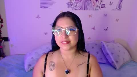 Snapshot of honey_buns_1 chatting on 7, 11, 2025 mimi online show from 7, 11, 2025