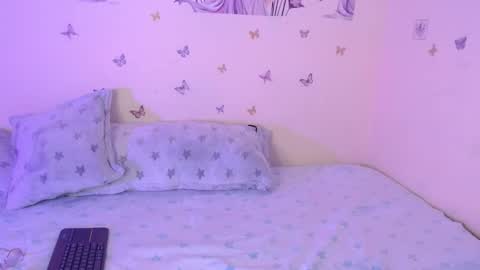 Snapshot of honey_buns_1 chatting on 14, 11, 2025 mimi online show from 14, 11, 2025