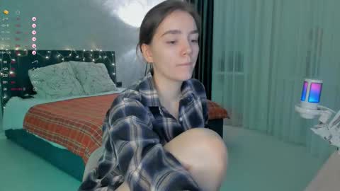 Snapshot of honey_chantal chatting on 12, 10, 2025 Chantal online show from 12, 10, 2025