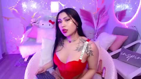 honey_doll_x online show from 15, 4, 2026