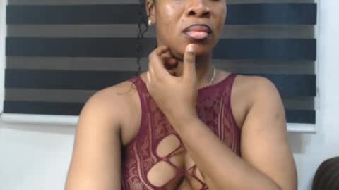Snapshot of honey_dollxx chatting on 29, 5, 2026 Flora online show from 29, 5, 2026