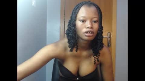 Snapshot of honey_juicydoll chatting on 22, 10, 2025 Sonia online show from 22, 10, 2025