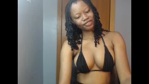 Snapshot of honey_juicydoll chatting on 5, 11, 2025 Sonia online show from 5, 11, 2025